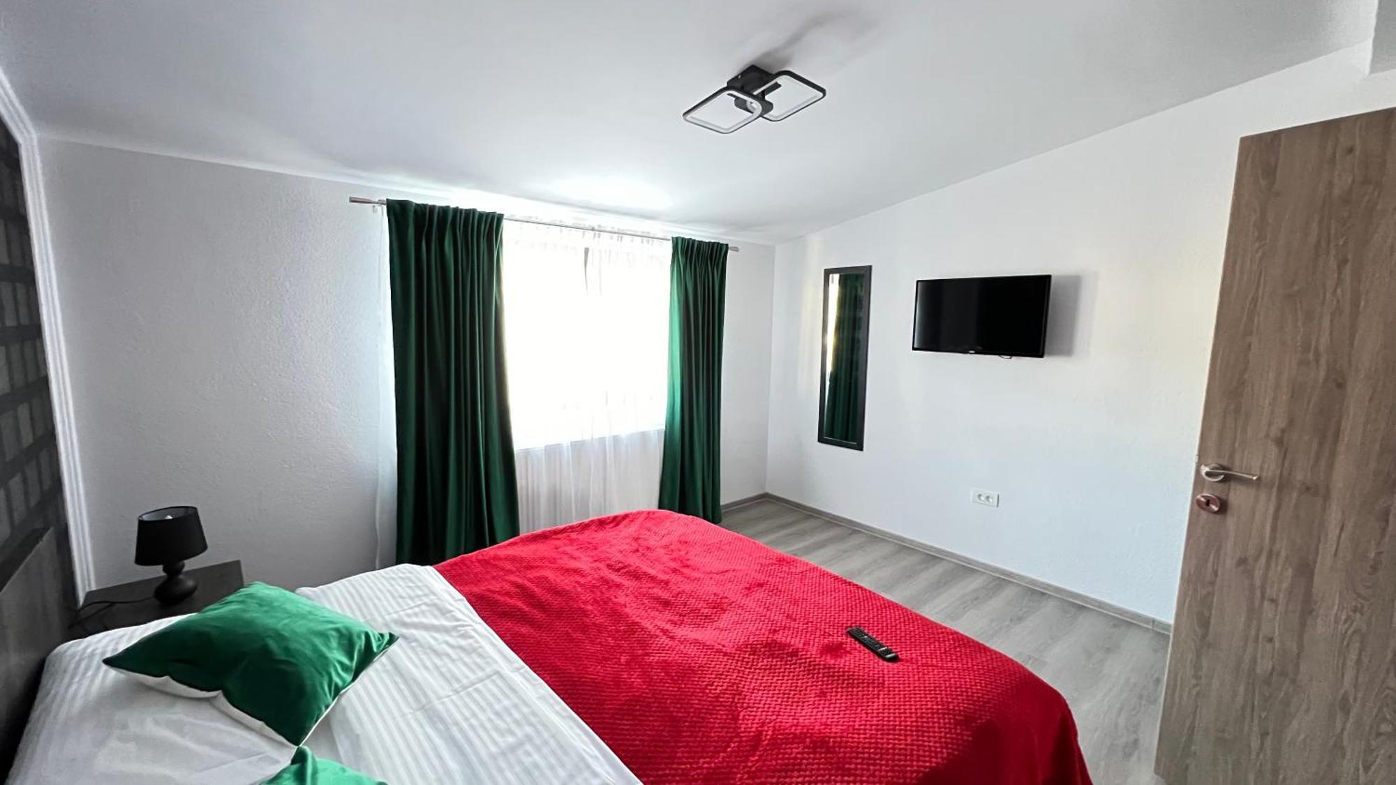 Buşteni Casa Amaヴィラ エクステリア 写真